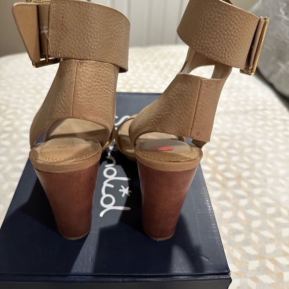 Sandals - Picture 4 of 6